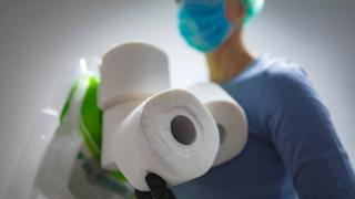 В Китай обясниха защо всъщност всички са купували купища тоалетна хартия