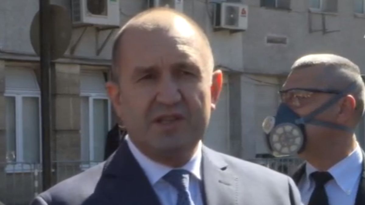 Президентът Радев обяви с какви свои дарения е изпреварил депутатите  