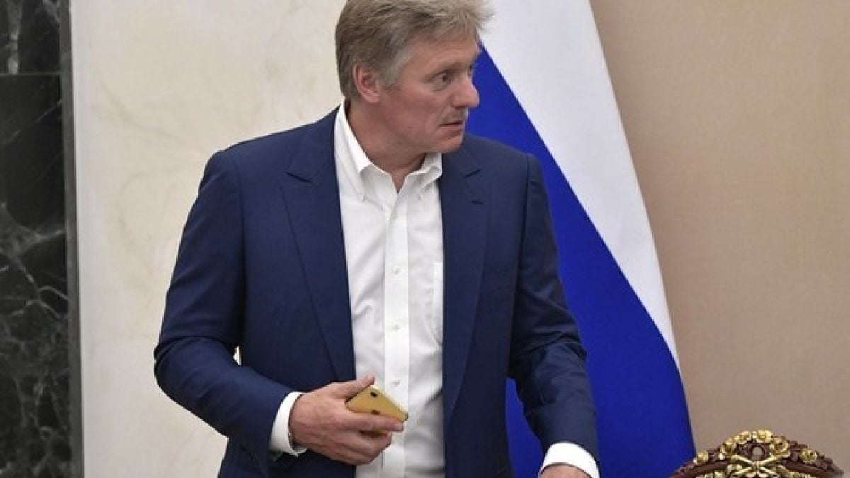 Изненада: Репортери забелязаха устройство за блокиране на вируси на врата на Песков 