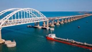 Чудовище: "Крилат демон" изплува под Кримския мост 