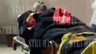 Скандално ВИДЕО с мъж в тежко състояние пред Спешното на МБАЛ-Благоевград