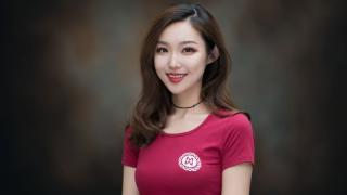 Ослепителната мис Китай с емоционално обръщение към българите за COVID-19