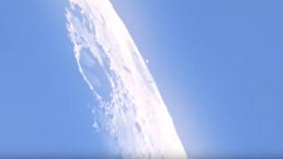 Огромни НЛО открити да висят над Луната ВИДЕО
