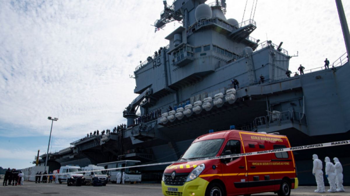 Самолетоносачът "Шарл дьо Гол", мистериозно заразен с Covid-19, се прибра в базата с много болни