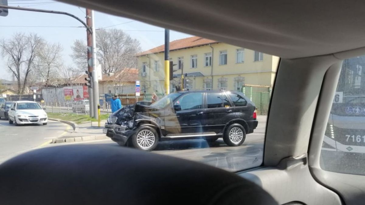 Първо в БЛИЦ! Верижно меле на столичната Сточна гара СНИМКИ