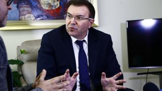 Проф. Ангелов каза връщат ли се строгите мерки и блокадите заради К-19