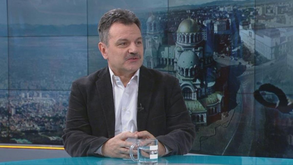 Пулмологът Симидчиев обясни как да действаме, ако наш близък има коронавирус