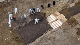 Сводка: COVID-19 с нови 2 страшни световни рекорда сутринта на Велики вторник 