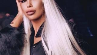 Новата плеймейтка се разпищоли и пусна СНИМКА 18+