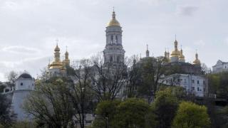 Хилядолетен манастир пламна от COVID-19, двама монаси починаха