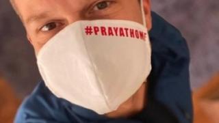 БГ звездите се обединиха и призоваха: „Моли се вкъщи"