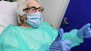 105-годишна баба надви COVID-19