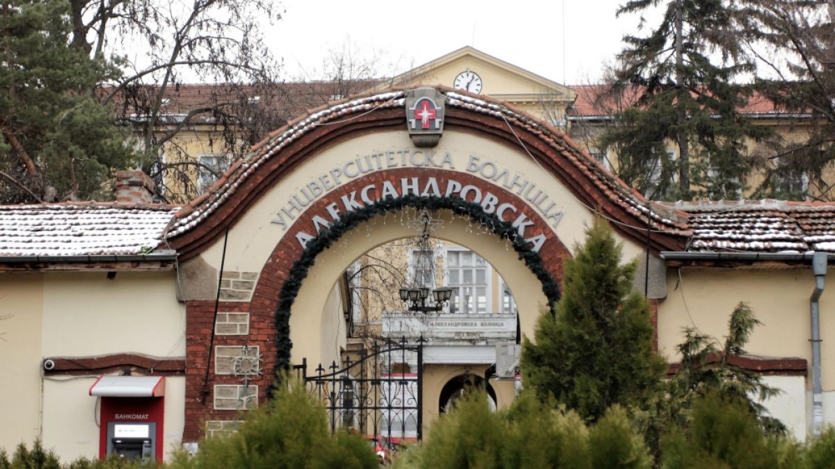 Лекари от Аленсадровска показаха болката зад защитните костюми СНИМКИ 