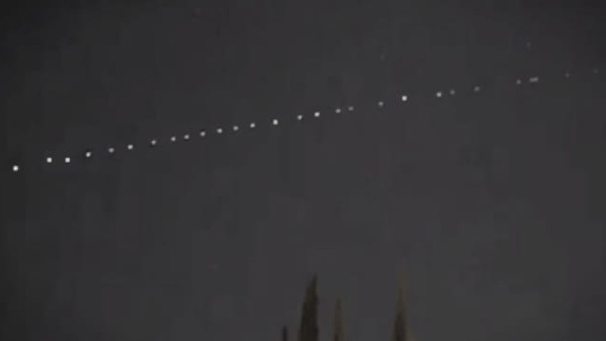 Мистериозни светлини в небето над цяла България шокираха всички ВИДЕО