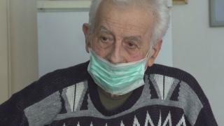Дядо Възкресий се отказа от празнична трапеза и даде цялата си пенсия за...