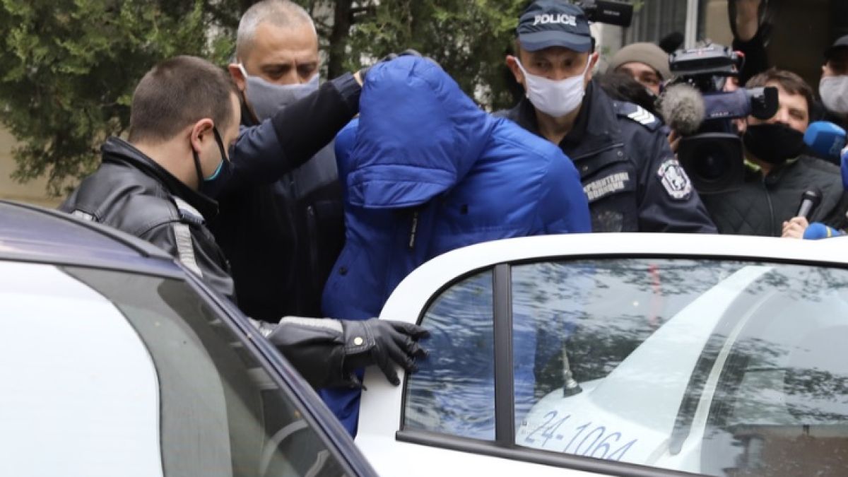 Първи СНИМКИ на убиеца на Милен Цветков, отведоха го в...