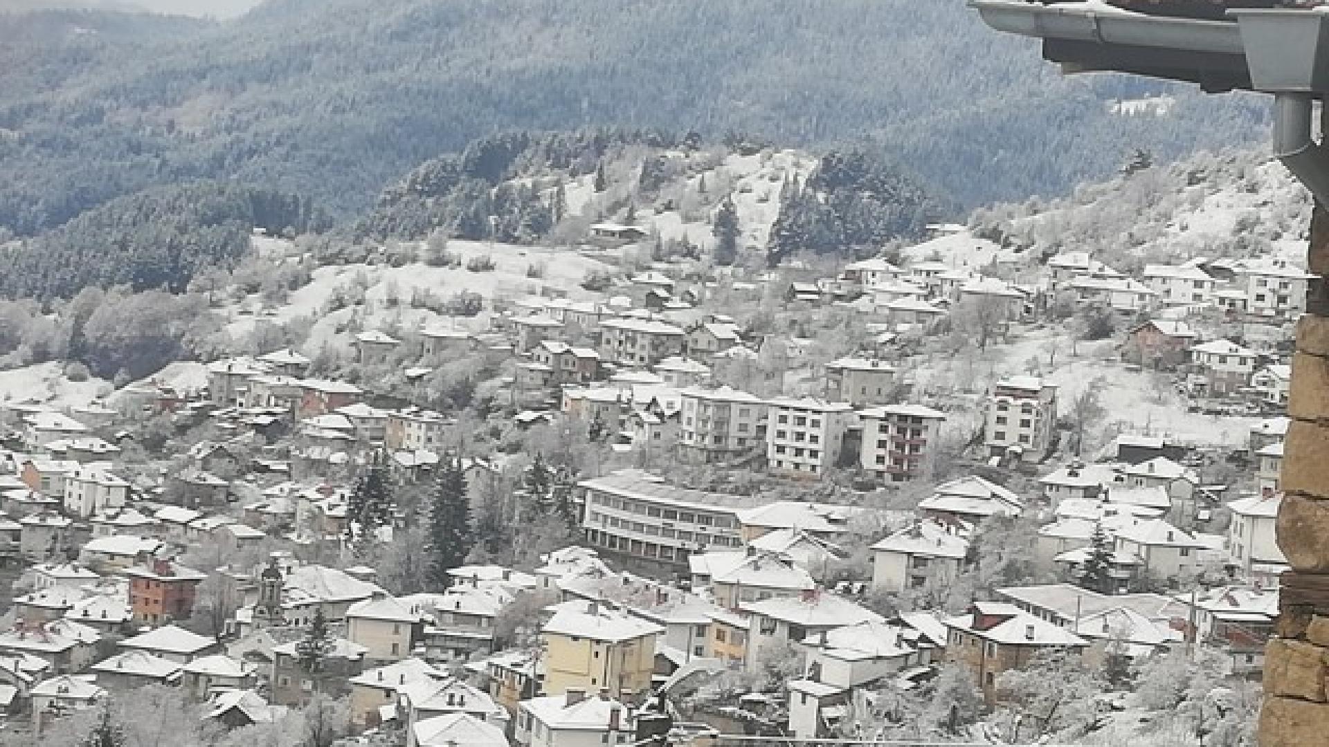 Сняг затрупа Пампорово нощес СНИМКИ