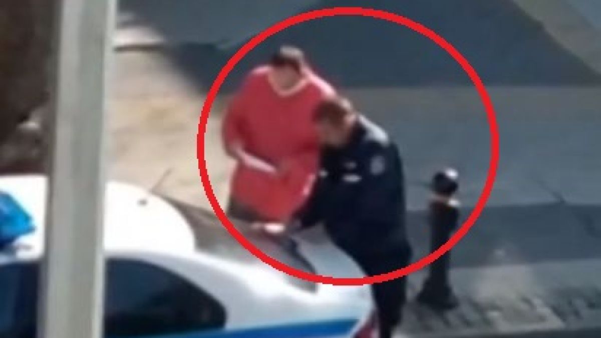 Прецедент в Пловдив! Глобиха полицай за голяма издънка, докато пише акт ВИДЕО 