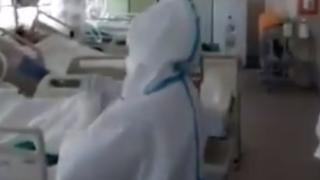 Реаниматор засне кошмарно ВИДЕО 18+ в интензивно, пълно с болни от COVID-19