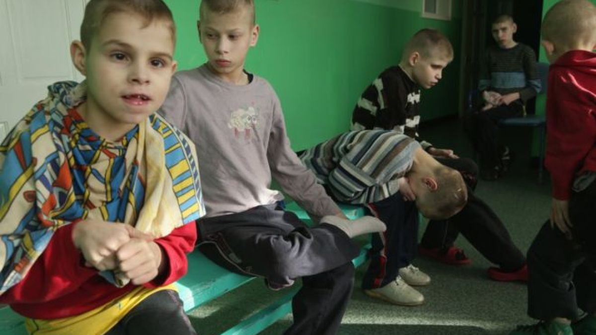 Взрив от Covid-19 в претъпкано сиропиталище