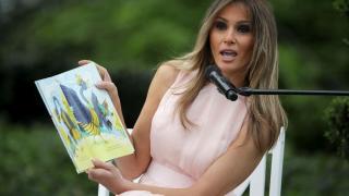 Може ли да повярвате на колко години стана днес Мелания Тръмп?! СНИМКИ