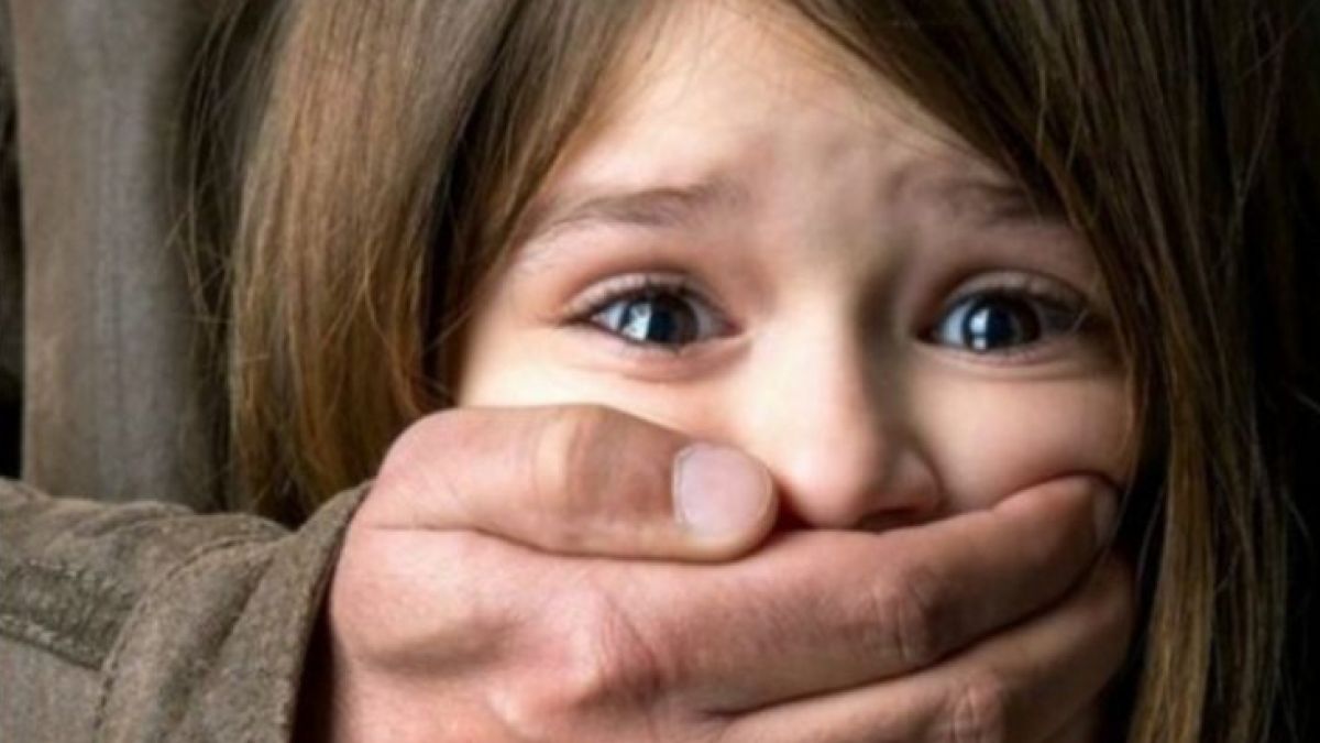 Перверзник стори нещо адски гнусно на 7-годишната си племенница