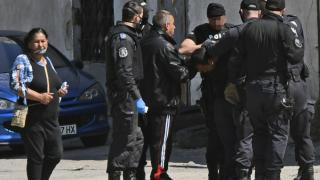Започна се: След падането на блокадата мъж подлуди "Факултета" СНИМКИ