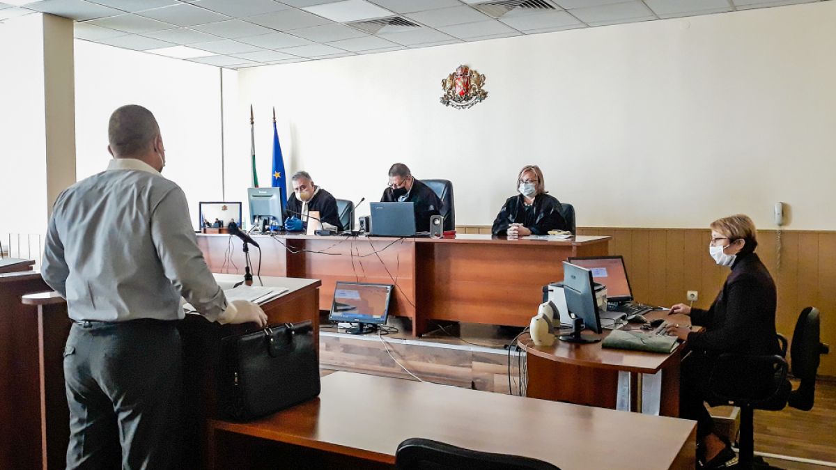 Касиер в Пловдив спипан с 2 щайги пари, свил над 1,5 млн. лева от банкомати