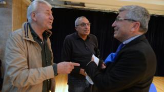 Безделникът Илиян Василев реши да се прави на интересен с опелото на Милен Цветков