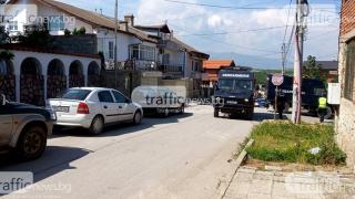 Жандармерия нахълта в циганската махала на Брестовица, ето какво се случва СНИМКИ