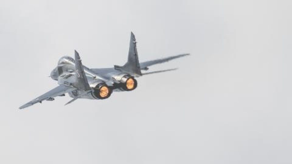 Екшън в небето с два руски бомбардировача Ту-160 
