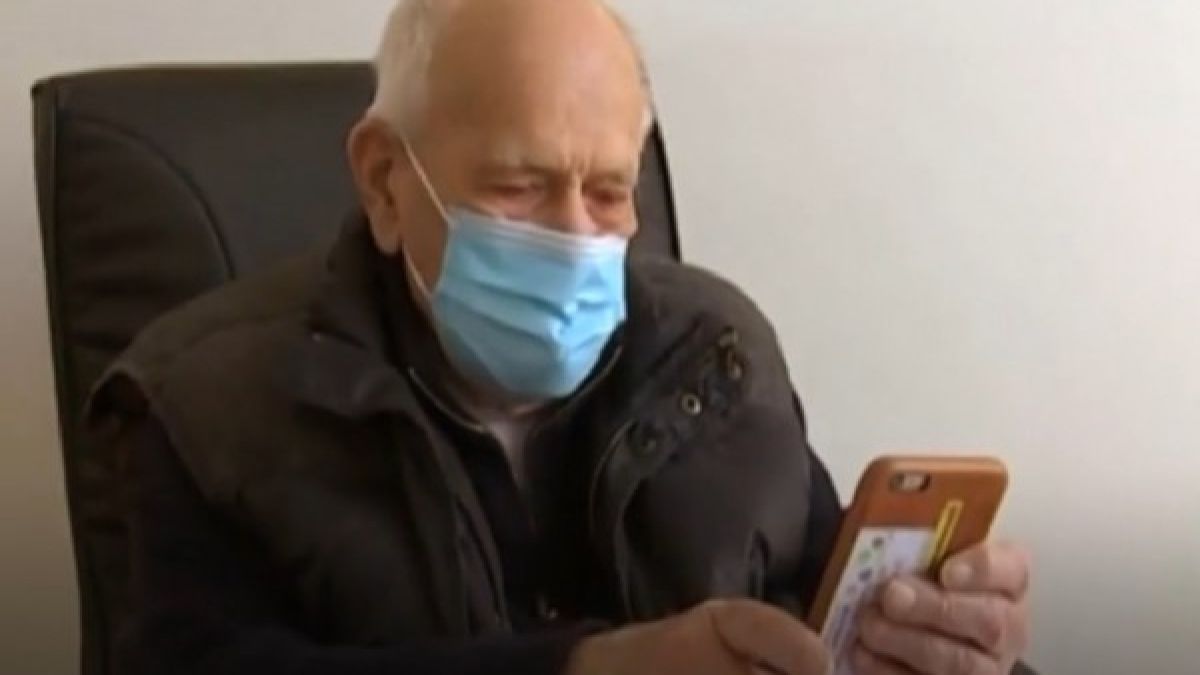 98-годишният Крисчън Ченай - докторът, който все още лекува, въпреки пандемията