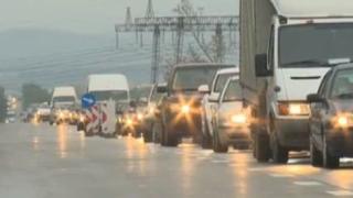 Никой не може да ги спре: Близо 50 000 коли са излезли от София само днес