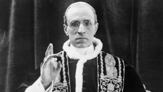 Голямо разкритие от архивите на Ватикана: Папа Пий XII знаел за зверствата на Хитлер, но... 
