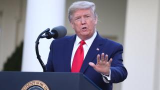 Тръмп спира да пие хидроксихлорохин срещу К-19 ВИДЕО