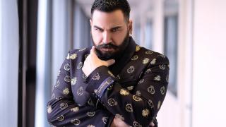 Тв звезда срина със земята Азис! СНИМКА