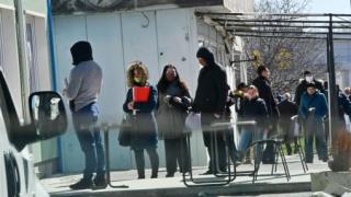 Пред "Пирогов" е ад, извиха се дълги опашки
