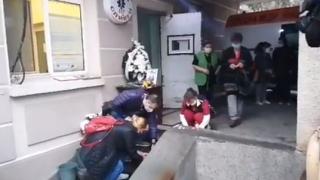 Мъката на медиците в Сливен е безкрайна, ето какво се случва пред Спешното ВИДЕО