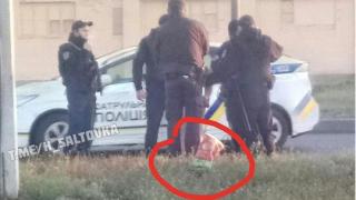 Задържаха чисто гола жена, която в плик носела главата на дъщеря си ВИДЕО 18+