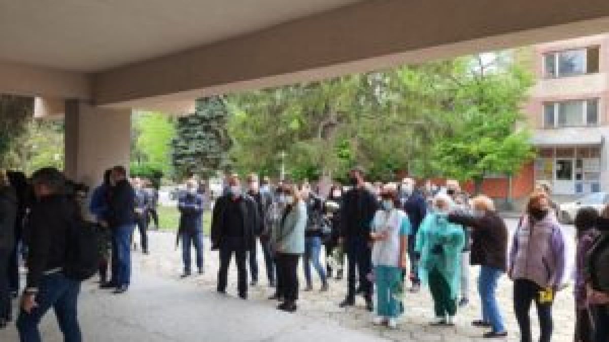 Мъката е безкрайна! Изпратиха в последния ѝ път първата лекарка, жертва на K-19 СНИМКИ 