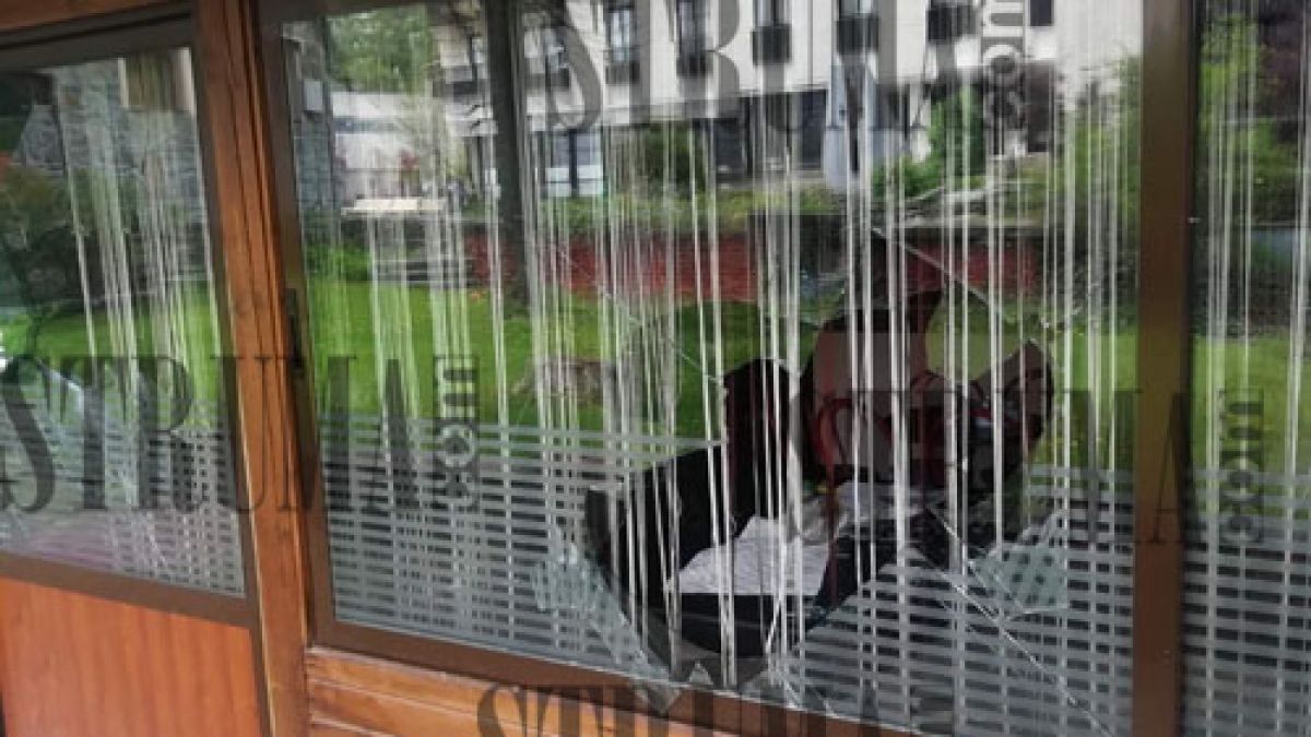 Вандали с бухалки вгорчиха живота на основателя на ГЕРБ в Белица СНИМКИ 