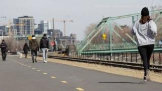 Облекчават мерките в няколко страни в Европа