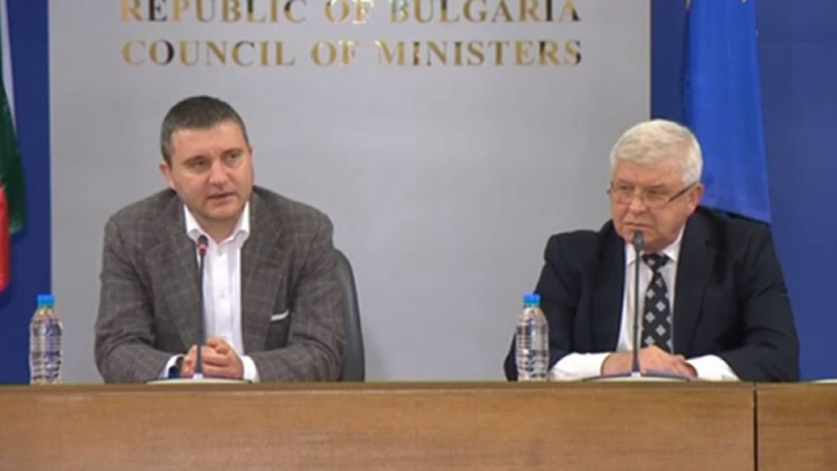 Много важно: Министър Кирилов разкри част от мерките, които отпадат от 13 май БЛИЦ TV