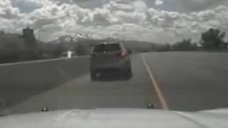 5-г. момче открадна кола от родителите си и покара из града ВИДЕО