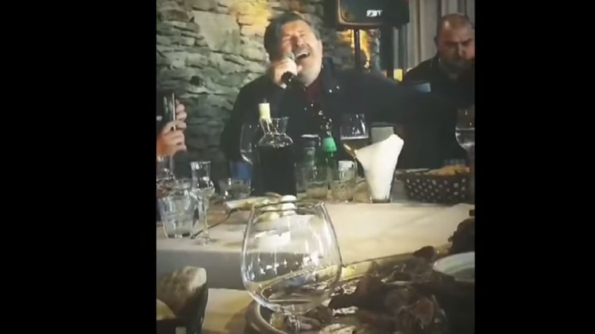 "Корона парти" с политици, бизнесмени и певци скандализира Сараево ВИДЕО