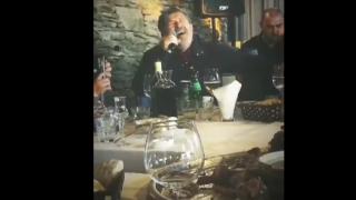 "Корона парти" с политици, бизнесмени и певци скандализира Сараево ВИДЕО