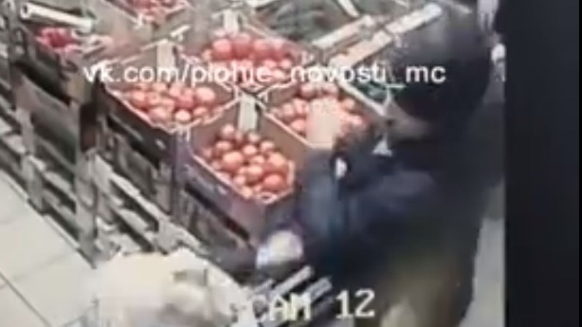Убиха старец с един удар в супермаркет ВИДЕО 18+