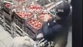 Убиха старец с един удар в супермаркет ВИДЕО 18+