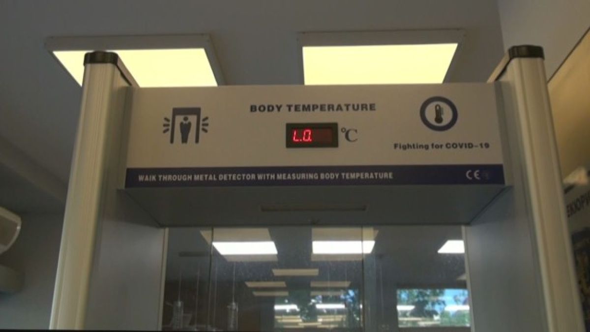 През какво минават пациентите със симптоми на COVID-19 в "Пирогов" СНИМКИ