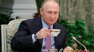 Защо Владимир Путин се появява без медицинска маска?